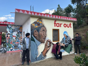 Far Out Stay & Cafe